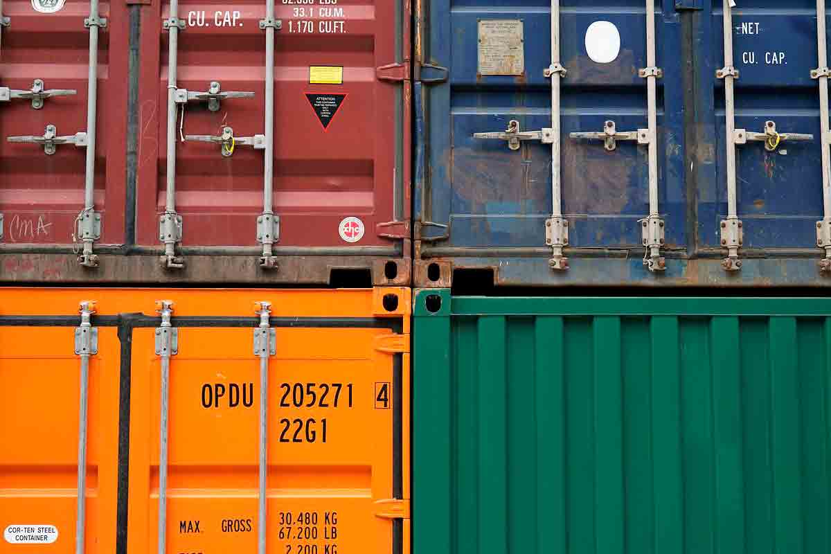 How to Secure a Container to a Chassis? Blog Go Freight